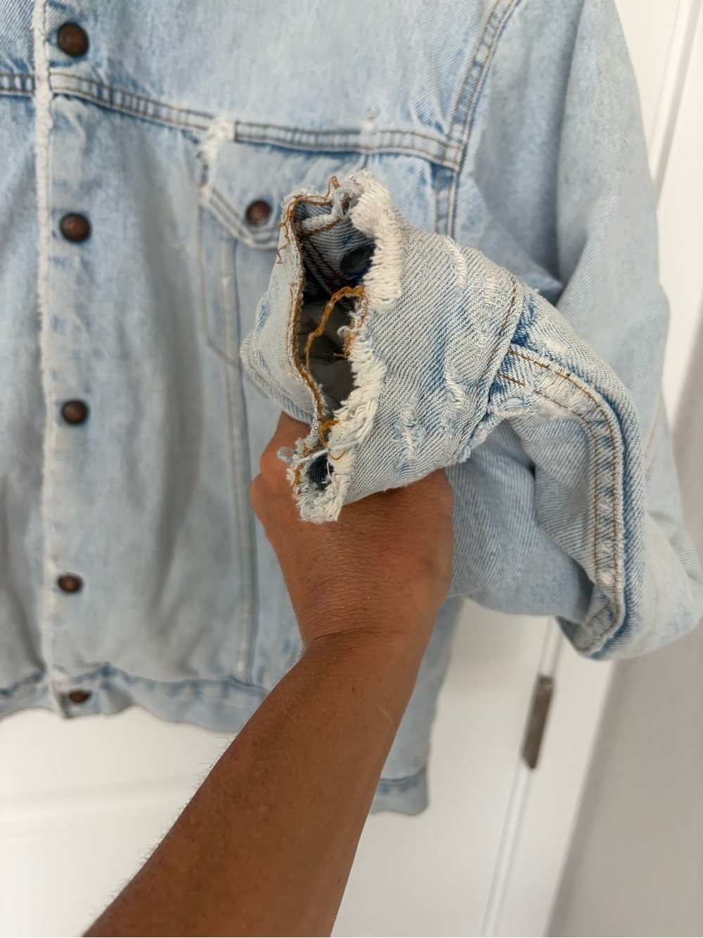 Vintage Levi’s Sherpa Trucker Jacket Made in USA XL Distressed Light Wash Denim - Picture 7 of 14